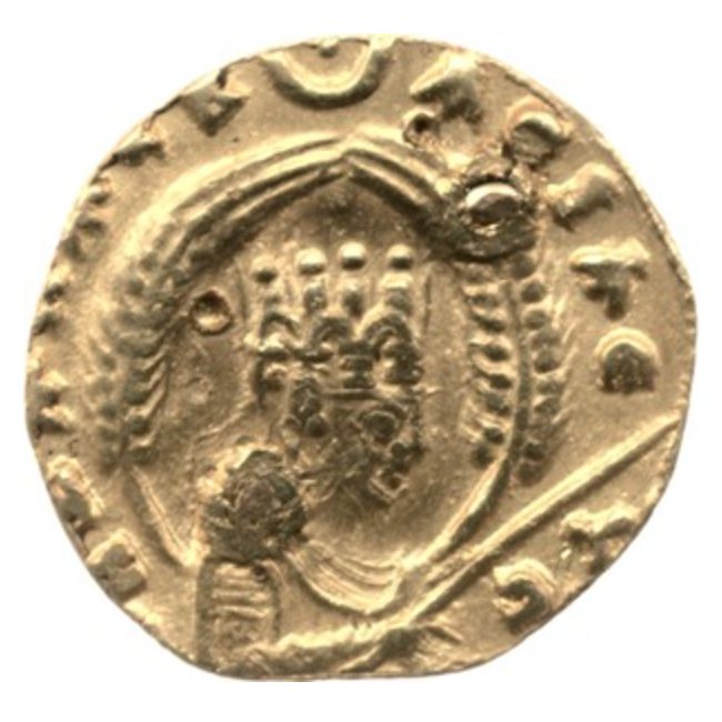 Gold coin of King Ezana from before his conversion (dated by the British Museum to c. 300–340), with the pagan crescent-and-disc symbol above the king’s head; British Museum.