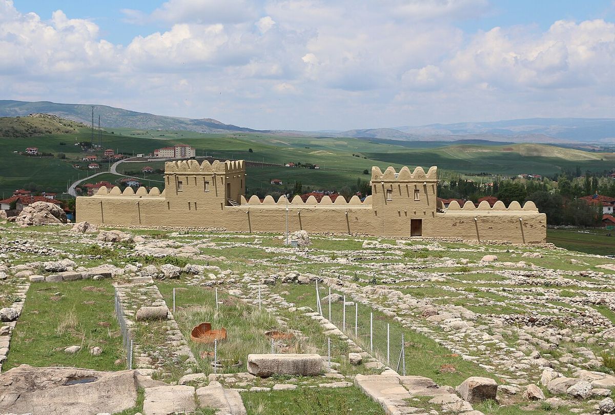 A reconstructed section of the city wall in the Lower City of Hattusa: stone footing, mud-brick masonry and crenellated towers.