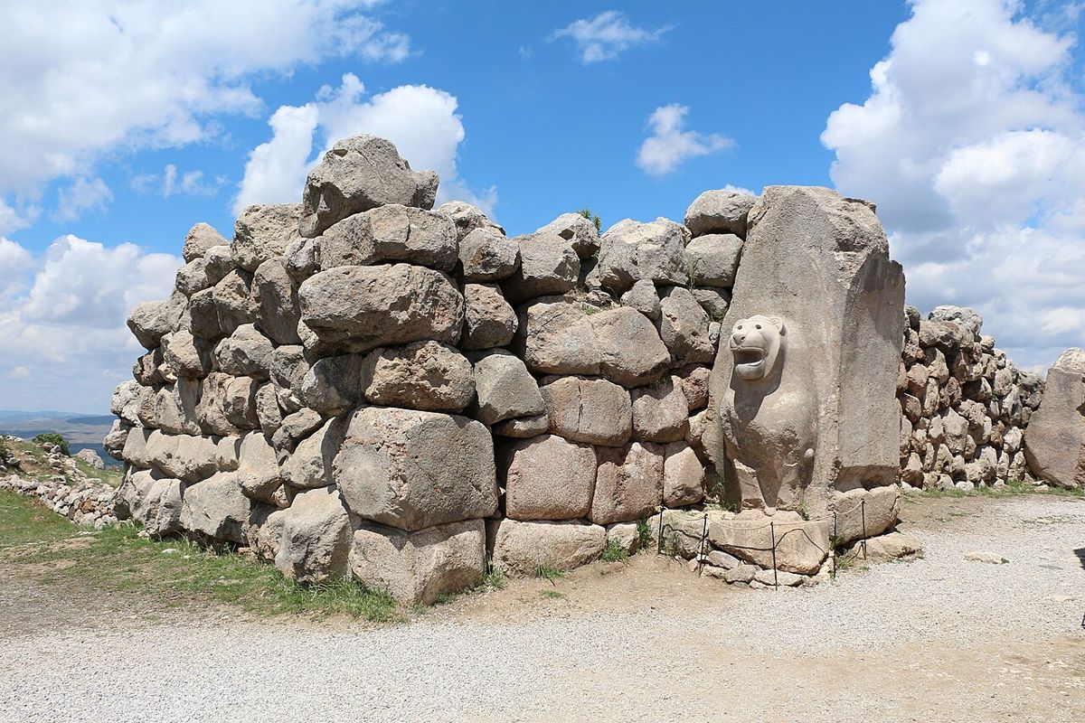 The Lion Gate in the Upper City of Hattusa (Hittite imperial period, 2nd millennium BCE). Two lions carved from the jambs guard the parabolic passage between the stone monoliths.