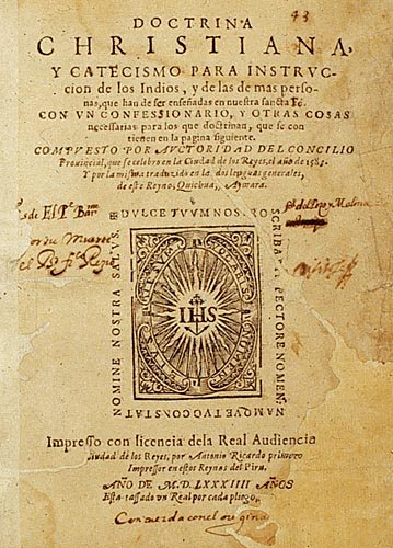 The title page of the Doctrina Christiana y catecismo (Lima, 1584), generally regarded as the first book printed in South America. According to the title it was compiled by authority of the provincial council held in Lima (“Ciudad de los Reyes”) in 1583 and “translated into the two general languages of this kingdom, Quechua and Aymara”. The printer Antonio Ricardo is named at the bottom.