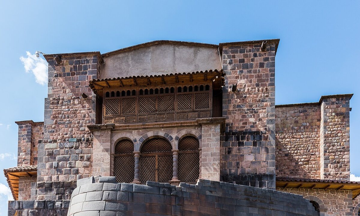 The Coricancha in Cusco, the chief Inca temple of the Sun. Below, a curved wall of precisely dressed stones; above it, the monastery of Santo Domingo, which the Spanish built on the Inca foundations.