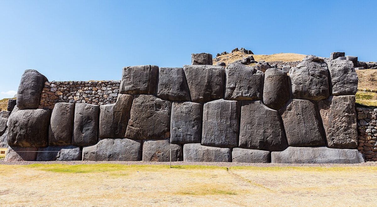 The walls of Sacsayhuamán above Cusco, the largest Inca complex, usually described as a fortress, built of polygonal stone blocks fitted without mortar.